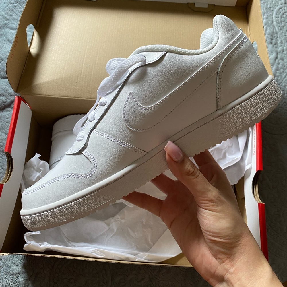 NEW WHITE NIKE EBERNON LOWS